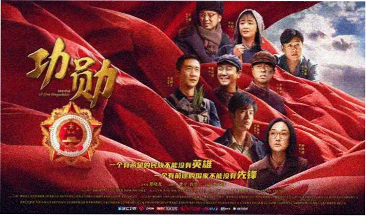 动漫驿站剧场车厢横幅，银幕光洒在空座位上